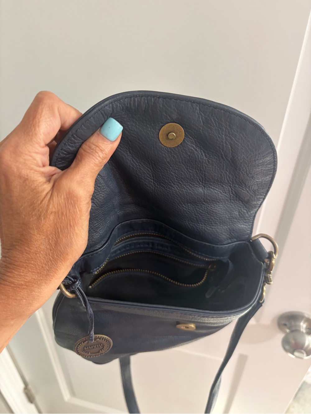 Wander Navy Leather Crossbody with Brass Logo - Picture 5 of 5